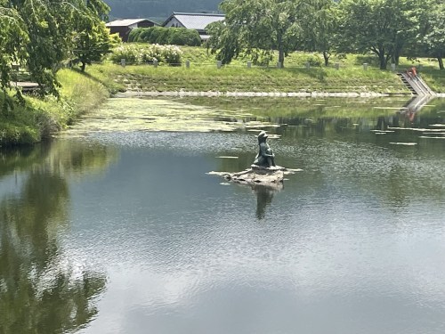 限りなく透明に近いブルー。と、絶対に言いたくなる場所　～明神池名水公園、群塚神社～