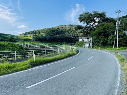 秋が燃える頃、透明な水の上で、鯰の話に恋をした　～菊池市旭志弁利　乙姫湧水～