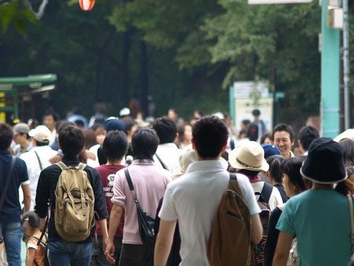 高尾山・一号路は登山初心者や子供も登りやすい。どんな服装や靴で行けばいい？