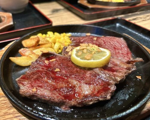 【山鹿市】地元の方に愛されるお好み焼きのお店「たまやん」では何故か価格がバグってるステーキが大人気。