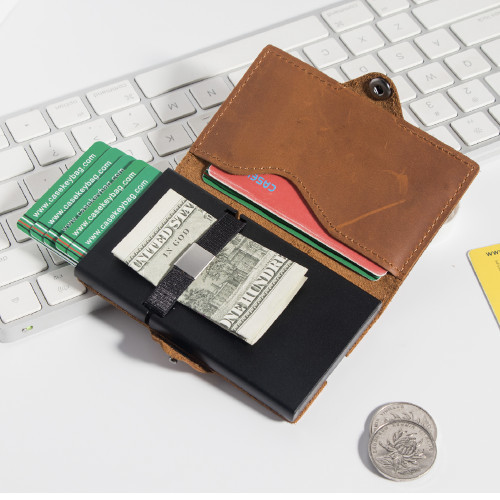 キャッシュレス派は要チェック!スマートレザー財布「GeeCards」発売、スライド式でカードが見やすい