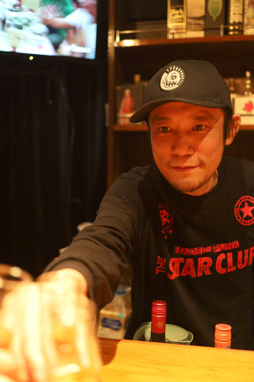 Rockをこよなく愛するマスターとのひと時が最高！『シラサキbar』