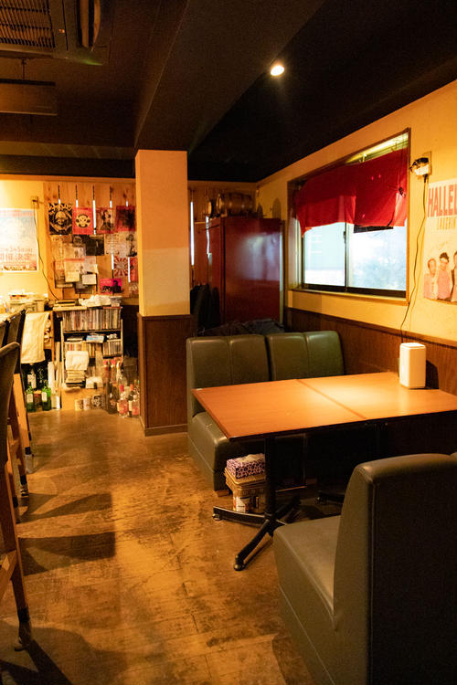 Rockをこよなく愛するマスターとのひと時が最高！『シラサキbar』