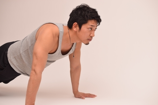 上腕筋を太くするための筋トレメニューとは？効果的な方法をご紹介！