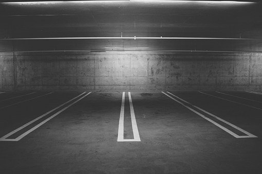 駐車場をDIY方法とは？失敗しない基本の作り方や業者に頼む時の費用などもご紹介！