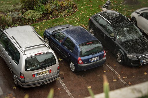 駐車場をDIY方法とは？失敗しない基本の作り方や業者に頼む時の費用などもご紹介！