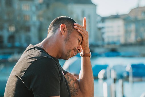 ヤンデレ彼女とは?ツンデレとの違いと対処法をご紹介!