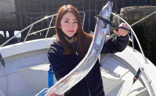 【大分・熊本】沖釣り最新釣果　タチウオ狙いで指7本級など良型数釣り