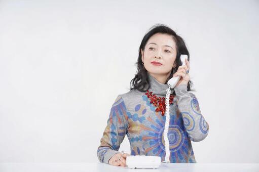 電話占いは【やばい】トラブル回避の方法をご紹介!