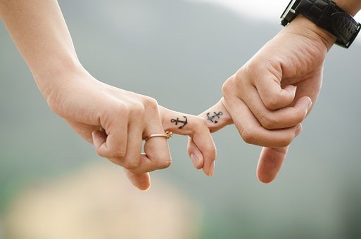 ヤンデレ彼女とは?ツンデレとの違いと対処法をご紹介!