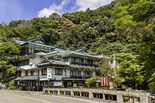 箱根の老舗温泉で伊勢海老やアワビを堪能！プチ贅沢気分を味わう＜海の幸共演プラン＞