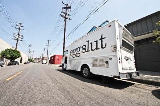 春のボリューム満点サンド！LA発、卵料理専⾨店 eggslut（エッグスラット）が、存在感ある豚フィレカツに‟メープルテリヤキ“をたっぷり絡めた「メープルテリカツエッグサンド」を3月24日(金)新発売