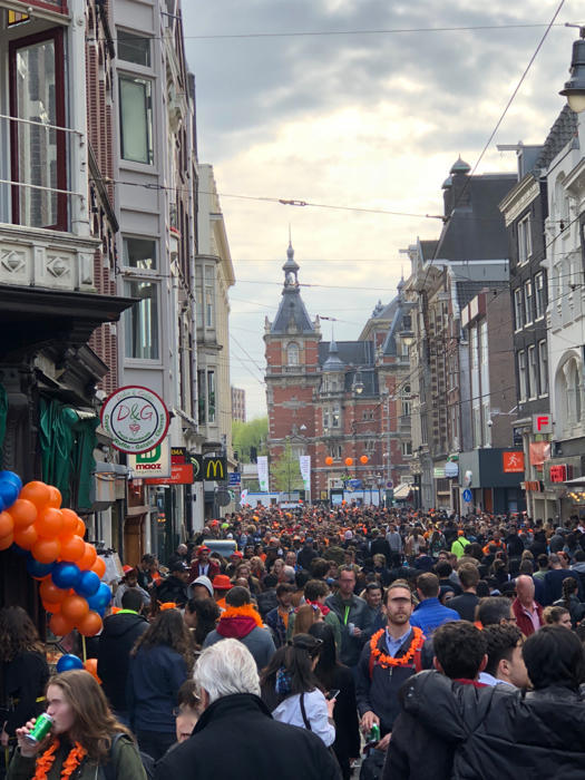 オランダで最も盛り上がるお祭り!国王の誕生日「キングスデー」