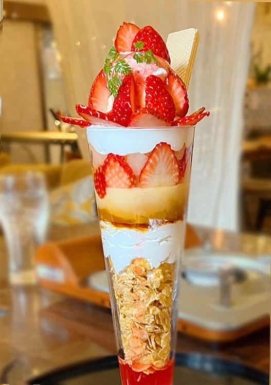大きなかわいいパフェがいただける!全てがかわいいお店『CAFE NOOON』