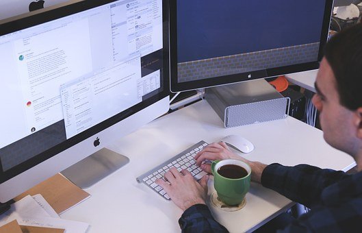【IT企業】とは?企業の種類や職種について詳しく解説!