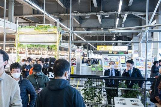 UNCHI株式会社が運営する大阪行列No.1ラーメン店「人類みな麺類」が名古屋発祥「がブリチキン。」とコラボレーション！「らーめん原点SPACE」を、フードコート・レストラン11店舗にて期間限定販売！