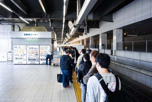 UNCHI株式会社が運営する大阪行列No.1ラーメン店「人類みな麺類」が名古屋発祥「がブリチキン。」とコラボレーション！「らーめん原点SPACE」を、フードコート・レストラン11店舗にて期間限定販売！