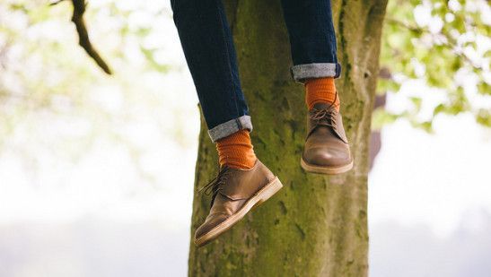 ミドルエイジの休日ファッションを格上げ。「クラークス（Clarks）」があれば、カジュアルコーデの幅が広がる。