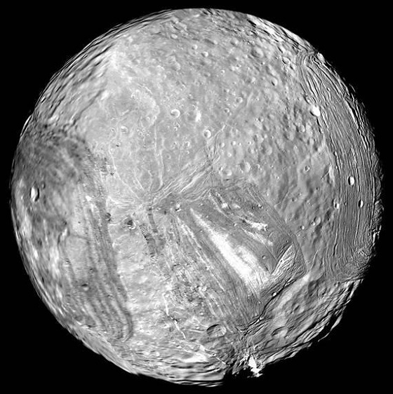 人間は他の惑星でどれぐらい高く飛べる? 不用意なジャンプは命取り、宇宙空間に放出され帰還不能に
