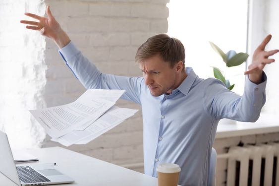 上から目線な人の特徴・性格とは？上手な対処法を徹底解説！