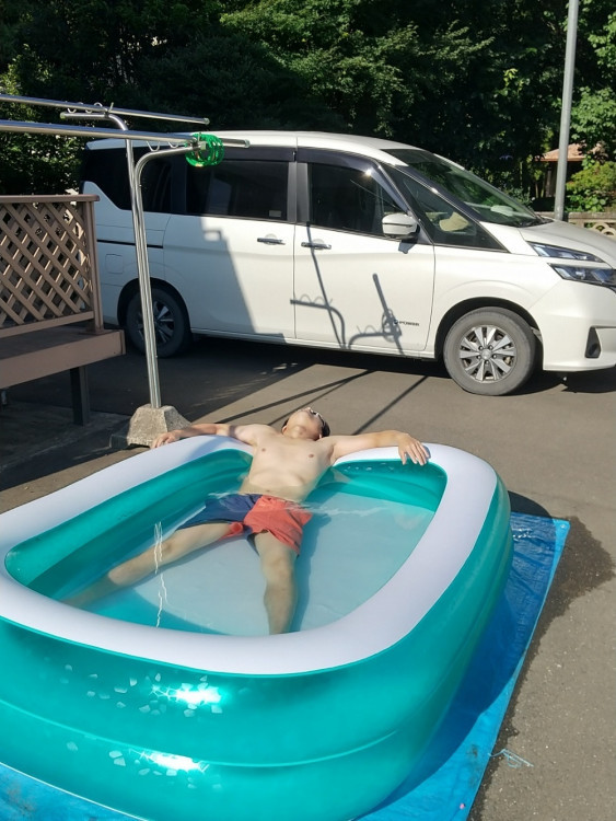 夏とビール、愛車とプール！セレナと過ごす一夏の思い出！【あなたの『車×キャンプスタイル』】hiru-0230_02.jpg