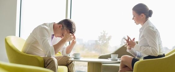 上から目線な人の特徴・性格とは?上手な対処法を徹底解説!