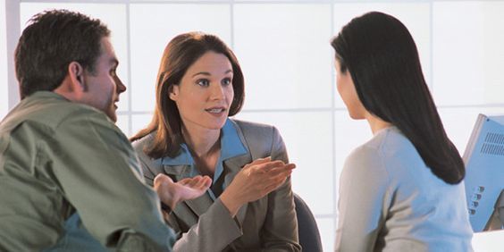 上から目線な人の特徴・性格とは?上手な対処法を徹底解説!