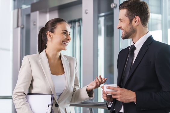 上から目線な人の特徴・性格とは？上手な対処法を徹底解説！