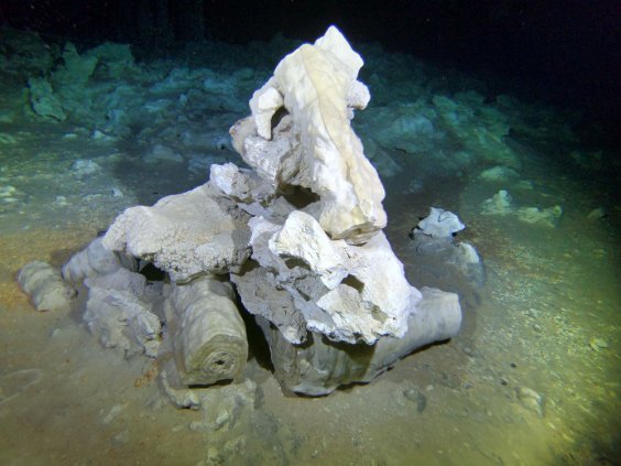 メキシコの水中洞窟が「古代人の鉱山跡」だったと判明！　8000年前に沈んだアメリカ大陸最古の採掘痕跡とは？