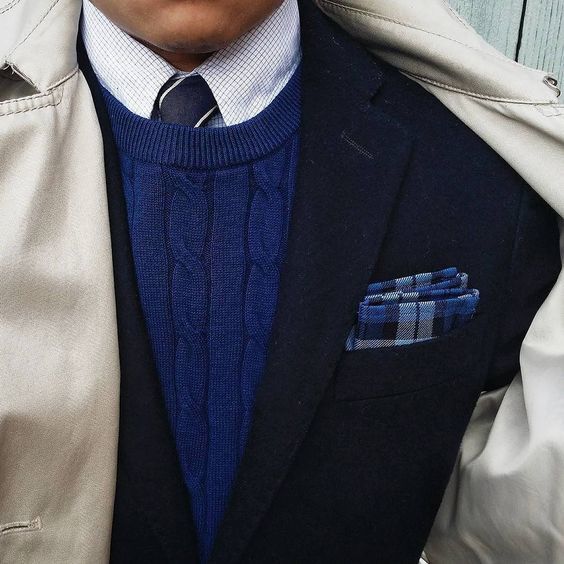 ジェントル男はウォームビズな”スーツ×セーター”をシックに着こなす