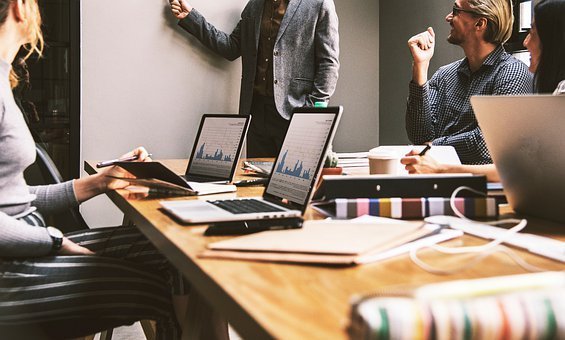 【IT企業】とは?企業の種類や職種について詳しく解説!