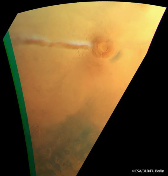 火星に繰り返し出現する「ふしぎな細長い雲」の発生メカニズムが明らかに！