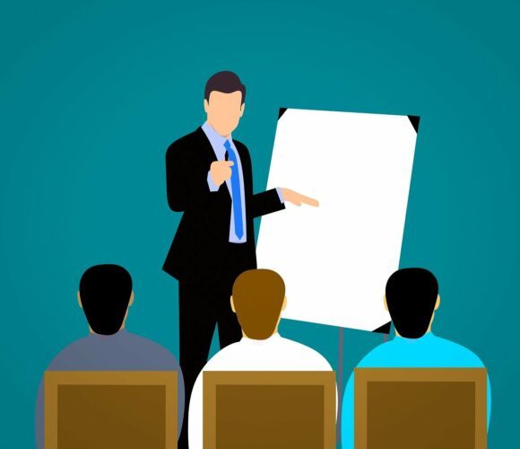 ビジネス用語「OJT」とはどんな意味?「OJT研修」とは?「Off-JT」との違いは?