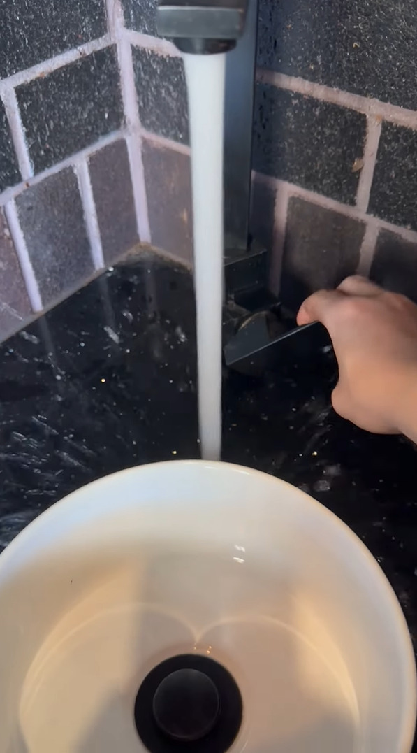 DIYで大失敗!洗面台の取り付けを自分で行った結果・・!!