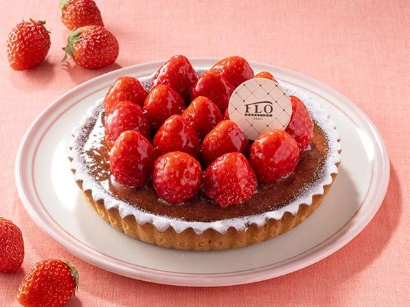 【6.16.26日は“FLOの日”】＼5月FLOの日限定／旬の苺をたっぷり使用したホールサイズタルトを税込1080円で楽しむラストチャンス！
