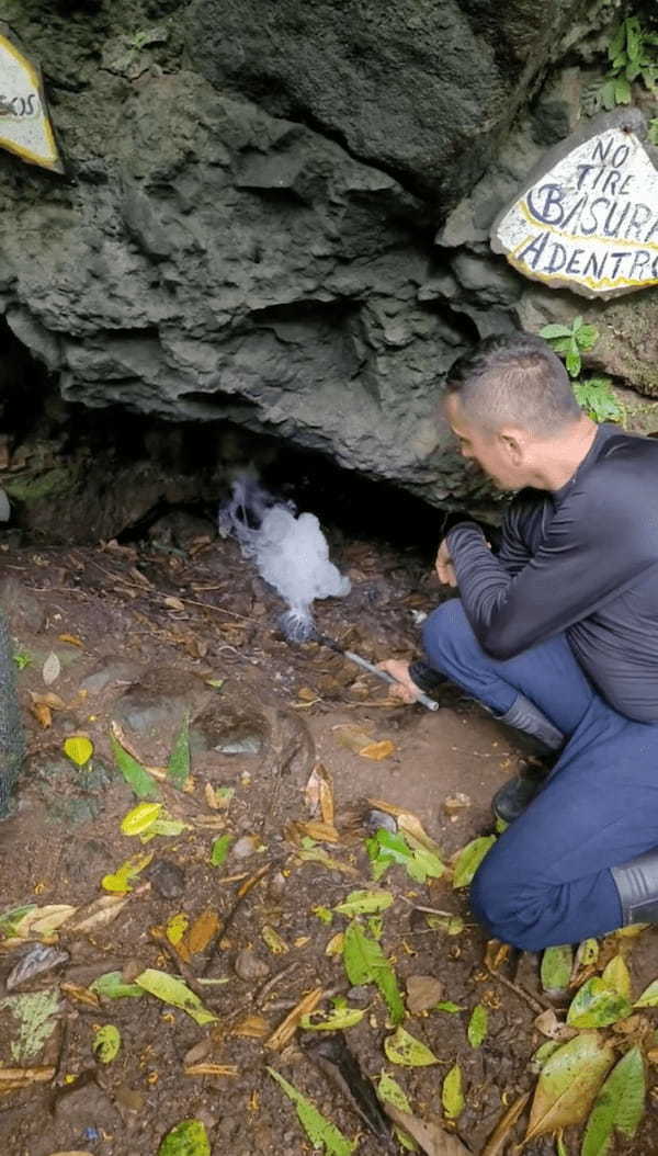 自然の不思議。コスタリカの『死の洞窟』では灯された松明が・・！！【海外・動画】