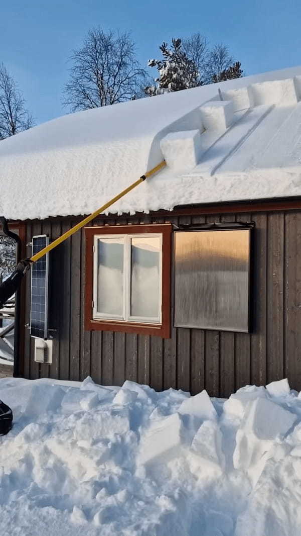 大きな角砂糖みたい！スウェーデンで行われた雪下ろし作業が満足感高くてずっと見ていられる！！【海外・動画】