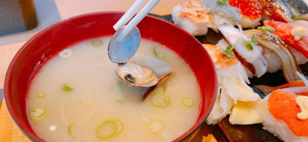 海鮮特急レーン寿司「じじや」で平日限定!20貫で1,100円!?コスパ最強の寿司に出会った!