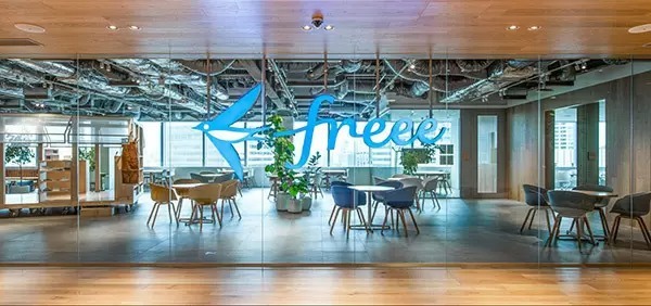 freee、大崎の新オフィスに社員自ら考えた「駄菓子屋がある会議室」や「キッチン付き会議室」