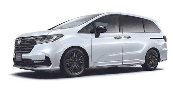 ホンダの上級ミニバンのオデッセイが装いも新たに市場デビュー。パワートレインは2モーターハイブリッドのe:HEVシステムのみを設定