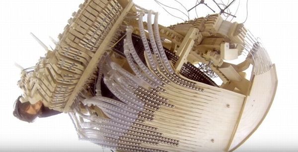 2,000個の鉄球、3,000のパーツ!まるでピタゴラ装置のようなマシンで音楽を奏でるスウェーデンのミュージシャンが凄すぎる!