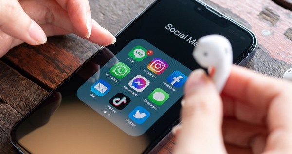 SNS利用率、学生と社会人ともにLINEがトップ しかし利用目的に違い