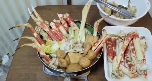 風呂場を占領する巨大なタカアシガニ！1杯丸ごと購入して食べた猛者に話を聞いてみた