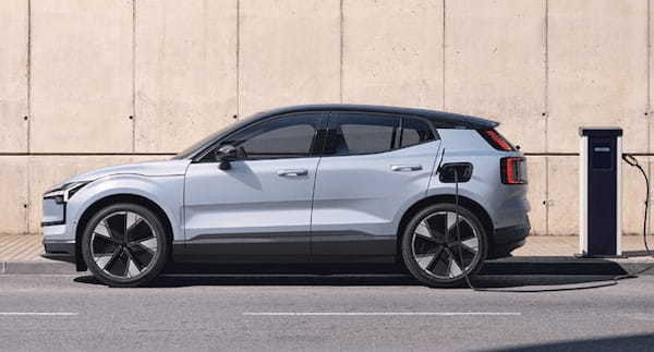 ボルボ初のコンパクト電動プレミアムSUV「EX30」が日本上陸