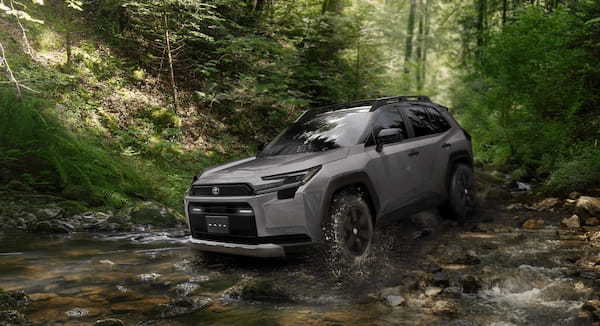 新型「RAV4」ついに登場!HEVとPHEV展開、3つの顔は都会派の“CORE”・アウトドアな“ADVENTURE”・走りを楽しむ“GR SPORT”に
