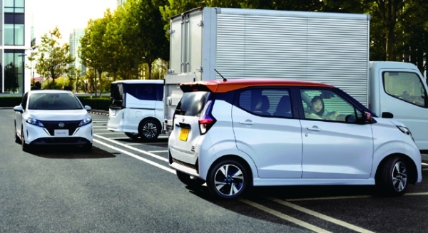 日産デイズが新しいデジタル・Vモーションのフロントグリルを纏って市場デビュー
