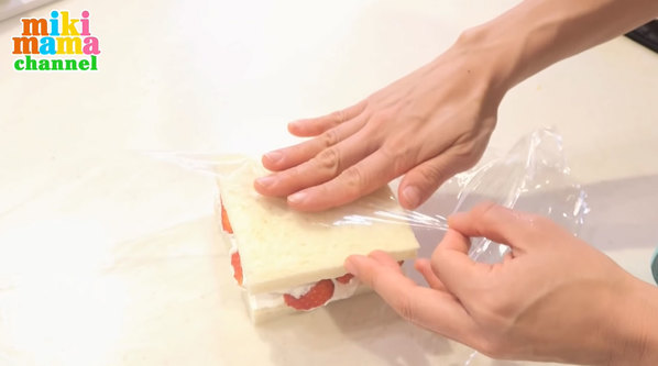 簡単!おいしい!ひな祭りは手軽な「フルーツサンド」で盛り上がること間違いなし♪みきママの絶品レシピ。