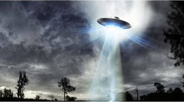 旅客機から「発光するUFOの群れ」を撮影! 円盤型UFOか=米