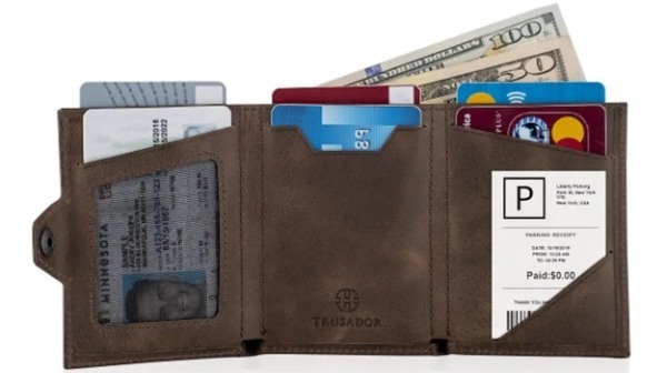 クレジットカードとほぼ同じ極小サイズ！　「Trusador」のミニ財布が実用的でおしゃれだと話題沸騰中
