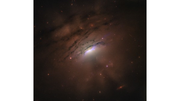 ブラックホールから伸びる謎の暗い光線が発見される！正体は「天使のはしご」？